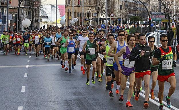 Primeros metros de la última edición por el Paseo de la Estación. 