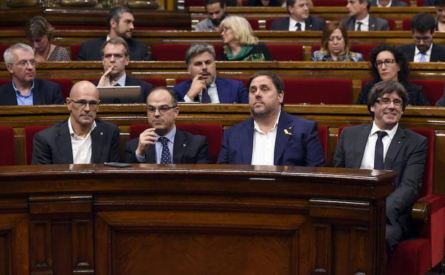 De izquierda a derecha: Raül Romeva, Jordi Turull, Oriol Junqueras y Carles Puigdemont.