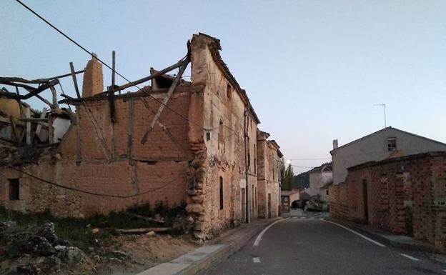 Edificio en Corrales de Duero, cuyo ayuntamiento solicitó a la Diputación que tramitara 21 expedientes. 