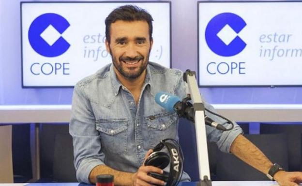 Juanma Castaño la lía en Twitter al decir que los futbolistas no pueden cuidar de sus hijos por la noche