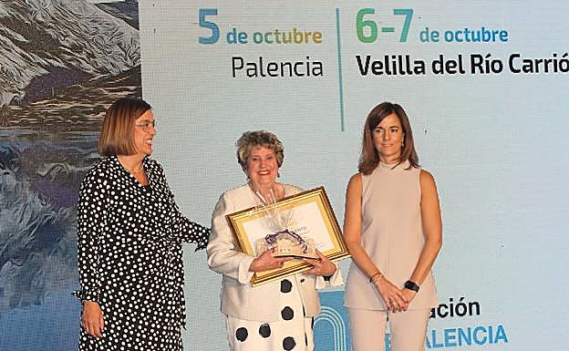 Ángeles Armisén, la exdiputada Socorro Ortega y la empresaria Rocío Hervella. 