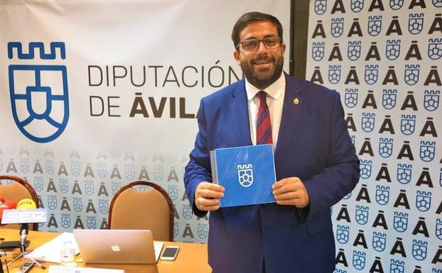 El presidente de la Diputación de Ávila presenta la nueva imagen corporativa. 