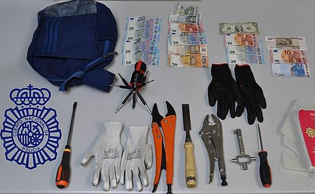 Detenidos cuatro miembros de una banda por robar en quince viviendas de Ávila