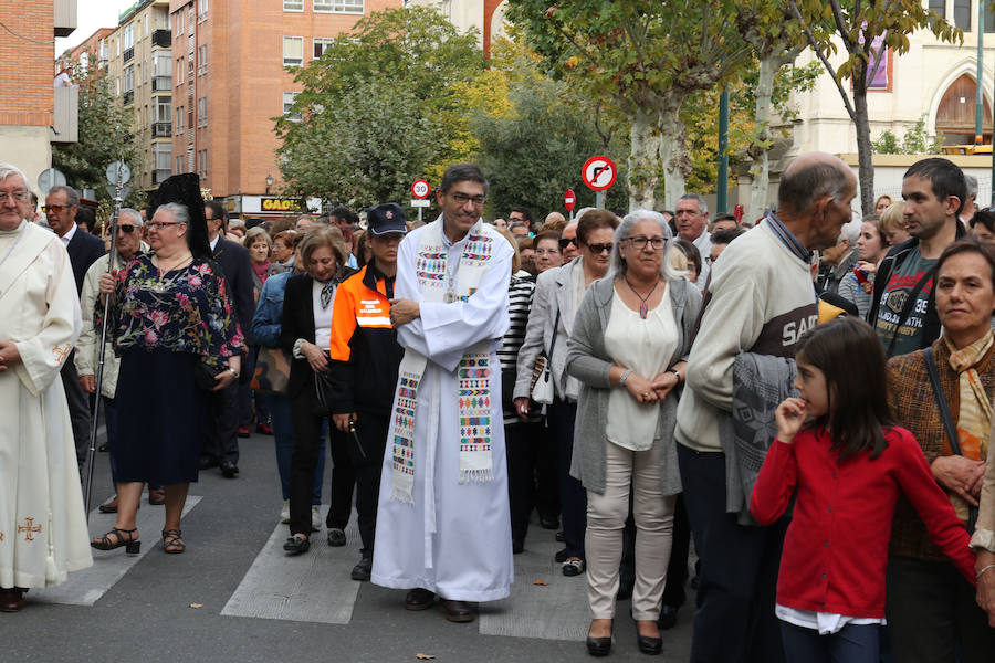 Fotos: Procesión en el barrio de La Pilarica de Valladolid
