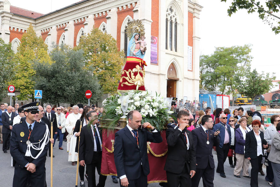 Fotos: Procesión en el barrio de La Pilarica de Valladolid