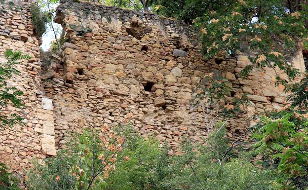 Uno d elos tramos en peor estado de la muralla Norte de Segovia.
