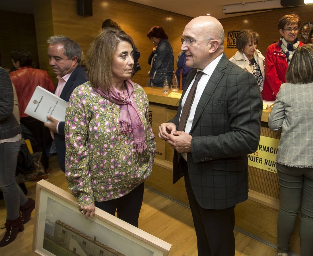 Durante la jornada se hizo entrega de la beca anual que se concede, en esta ocasión a la Fundación Intras, para el desarrollo de un estudio sobre las mujeres con alguna discapacidad en el mundo rural