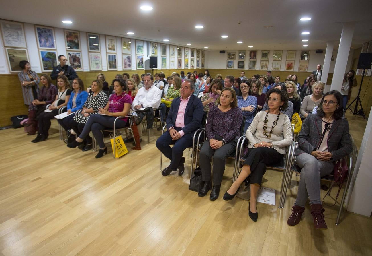 Durante la jornada se hizo entrega de la beca anual que se concede, en esta ocasión a la Fundación Intras, para el desarrollo de un estudio sobre las mujeres con alguna discapacidad en el mundo rural