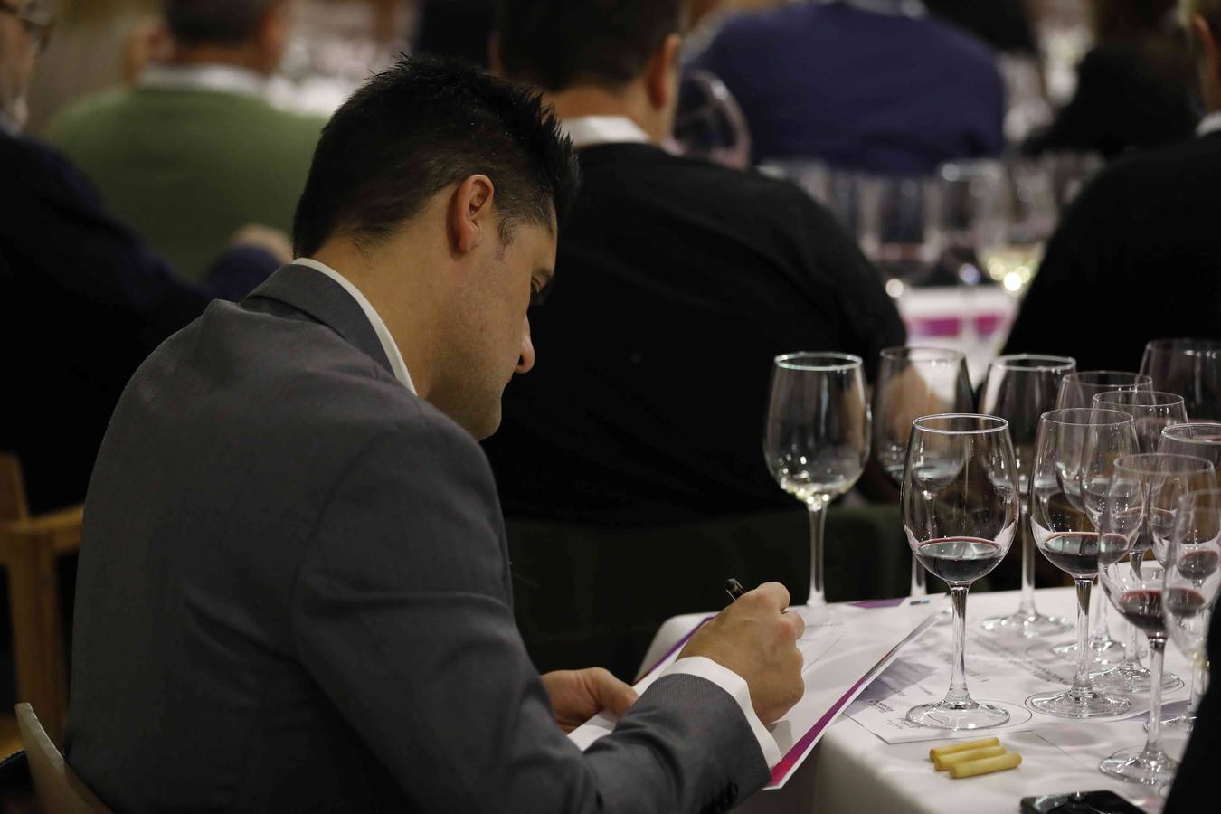Profesionales de la sumillería de la región se concentran en torno a un programa de diferentes catas de vinos