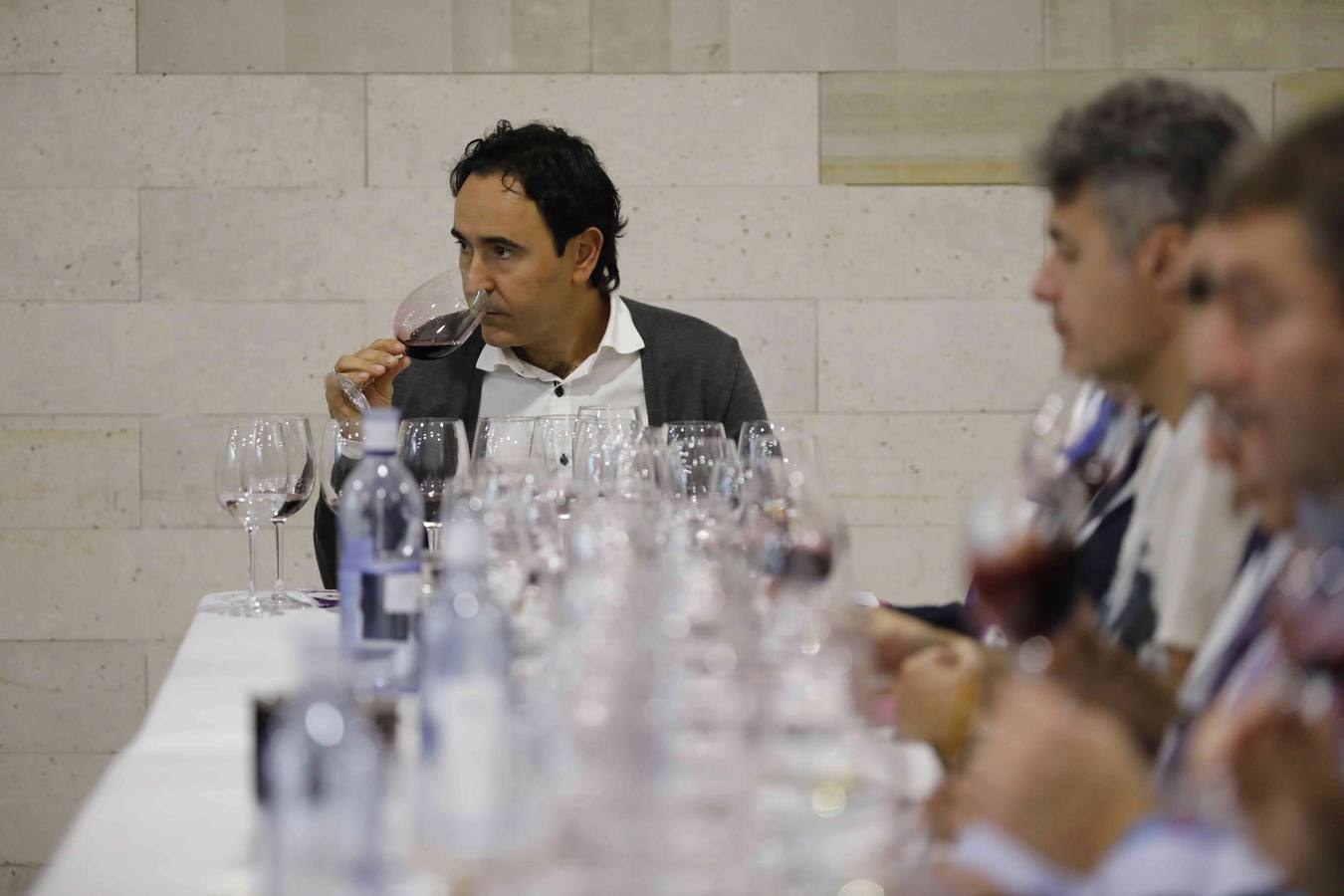 Profesionales de la sumillería de la región se concentran en torno a un programa de diferentes catas de vinos