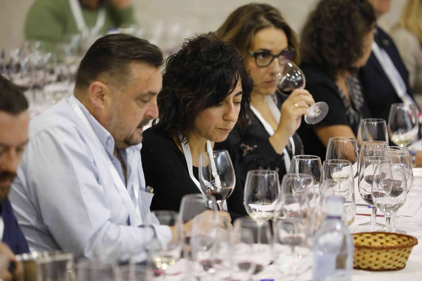 Profesionales de la sumillería de la región se concentran en torno a un programa de diferentes catas de vinos