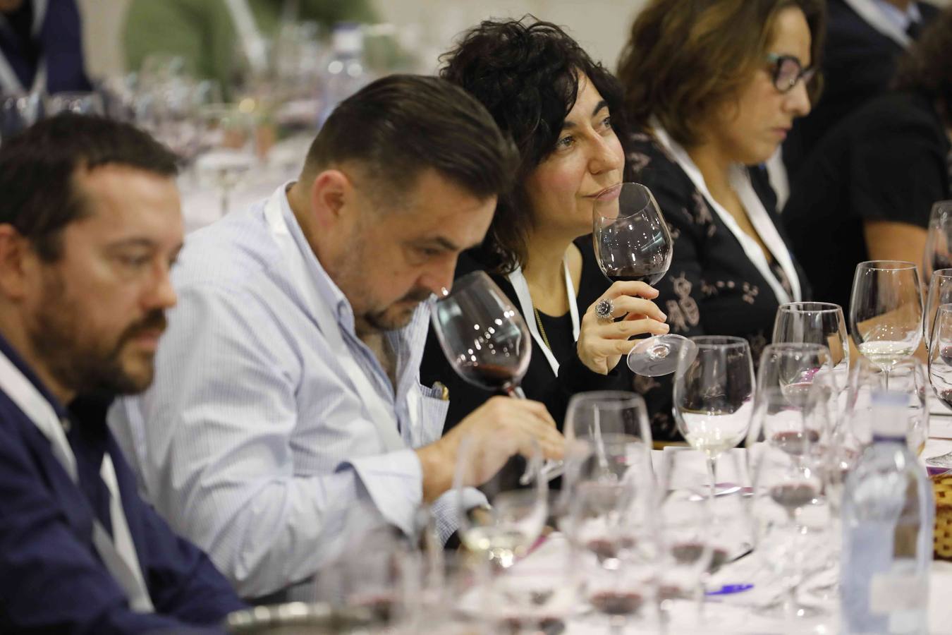 Profesionales de la sumillería de la región se concentran en torno a un programa de diferentes catas de vinos