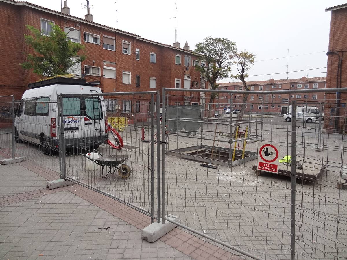 Desde el pasado mes de julio solo limpian estas calles tres días a la semana (lunes, miércoles y viernes) y en horario fijo de 8:00 a 13:00 bajo vigilancia policial para garantizar su seguridad