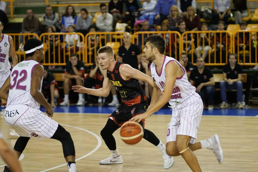 Fotos: Espectacular remontada del CB Tormes sobre la bocina