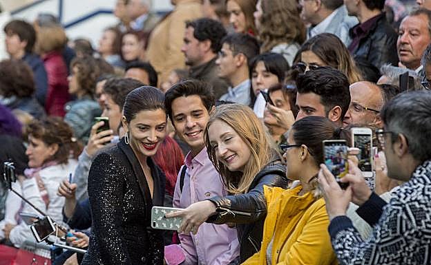 Galería. Las estrellas de cine recorren la alfombra verde del Festival.