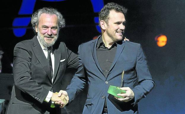 José Coronado y Matt Dillon, durante la entregra de la Espiga de Honor al actor norteamericano.