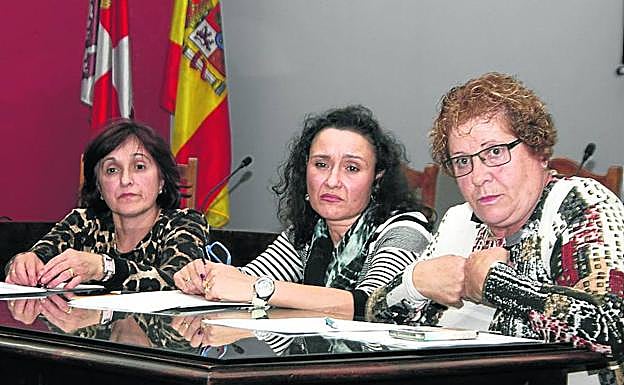 Pilar Muñoz (izquierda), Yolanda Llorente y Pilar Maroto. :