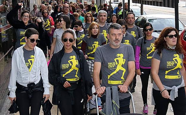 La marcha popular recorre las calles de Segovia en un trayecto de siete kilómetros.