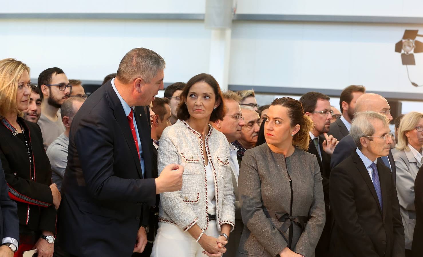 En su visita, el presidente del Gobierno anunció que la ministra de Industria, Comercio y Turismo, Reyes Maroto, y los sindicatos firmarán «una estrategia de país» con el sector de la automoción en España, que permitirá establecer una legislación estable, además de inversiones productivas y formación