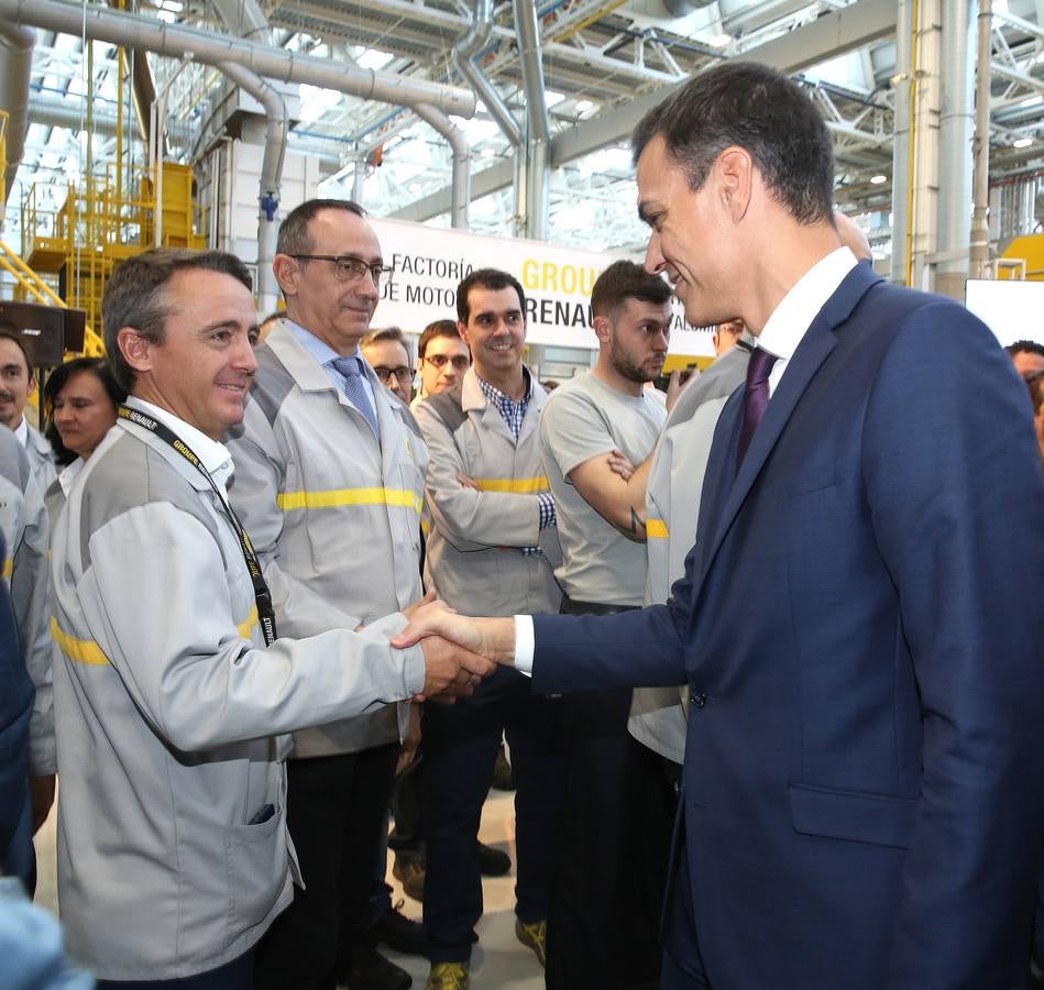 En su visita, el presidente del Gobierno anunció que la ministra de Industria, Comercio y Turismo, Reyes Maroto, y los sindicatos firmarán «una estrategia de país» con el sector de la automoción en España, que permitirá establecer una legislación estable, además de inversiones productivas y formación