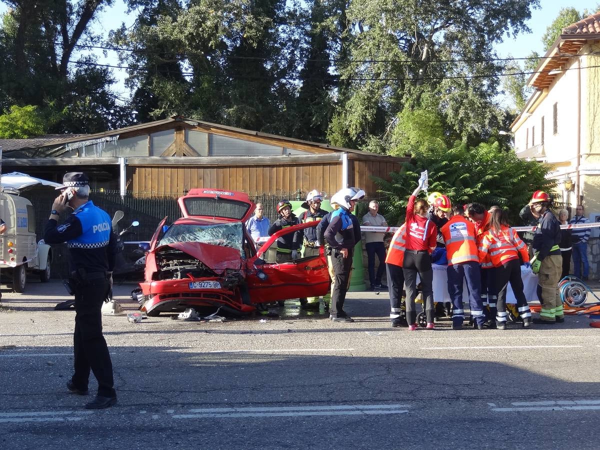 Una persona ha resultado herida muy grave en la colisión en la que se han visto implicados dos turismos y una furgoneta
