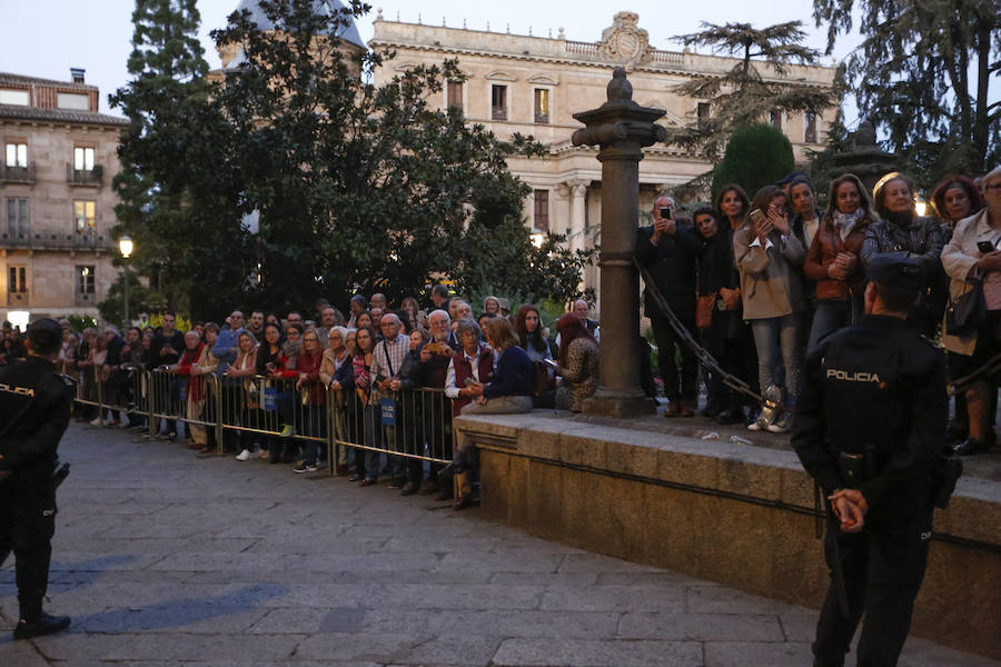 Con 88 años a sus espaldas, este incombustible literato venezolano y profesor jubilado recibió un merecido tributo y un sentido reconocimiento en el Paraninfo de la Universidad de Salamanca, de manos de la Reina emérita, Doña Sofía