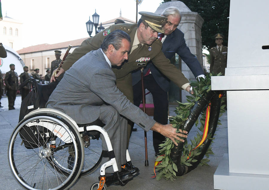 Fotos: Aspaym protagoniza el arriado de la bandera en el Palacio Real de Valladolid
