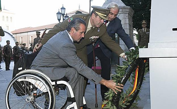 arriado de la bandera en el Palacio Real de Valladolid
