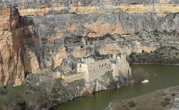 Convento de la Hoz, situado en el cañón de las Hoces del Río Duratón.