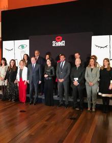 Imagen secundaria 2 - La Reina Letizia, durante su visita este viernes a la Seminci. 