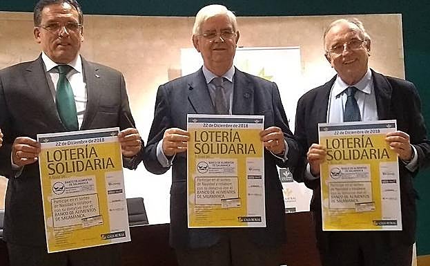 El director comercial de Caja Rural, Agustín Pérez; Godofredo García y Goyo Pérez.