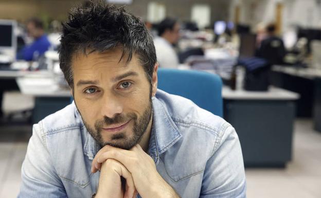 El humorista Dani Martínez, en la redacción de El Norte en 2016. 