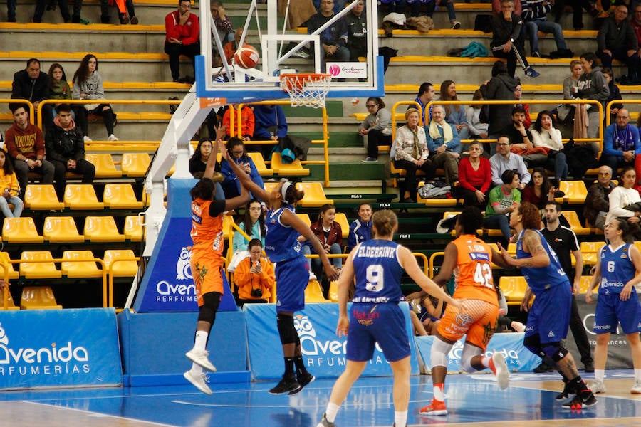 Fotos: Perfumerías Avenida se impone al Quesos El Pastor de Zamora (72-50)