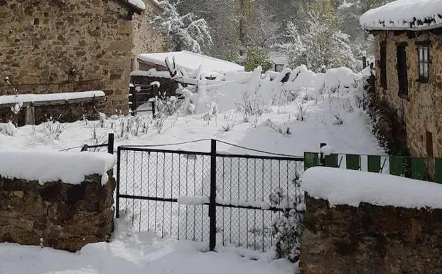 La nieve acumulada en Santa María de Redondo llegó a los 15 centímetros.