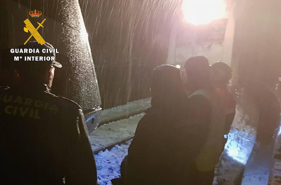 El rescate se realizó bajo condiciones meteorológicas adversas. 