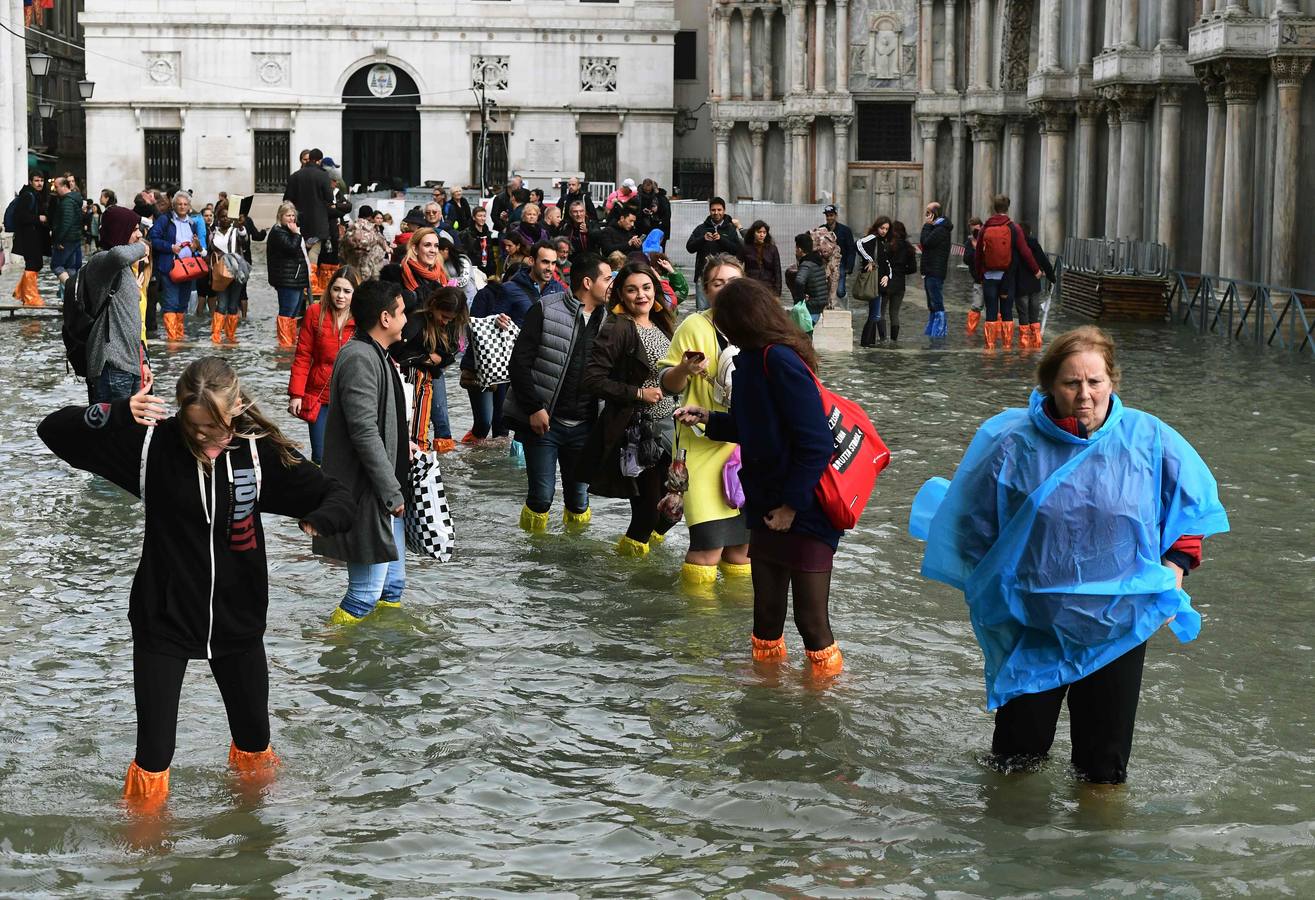 El agua alcanzó este lunes un nivel histórico en la ciudad debido al temporal que azota al país