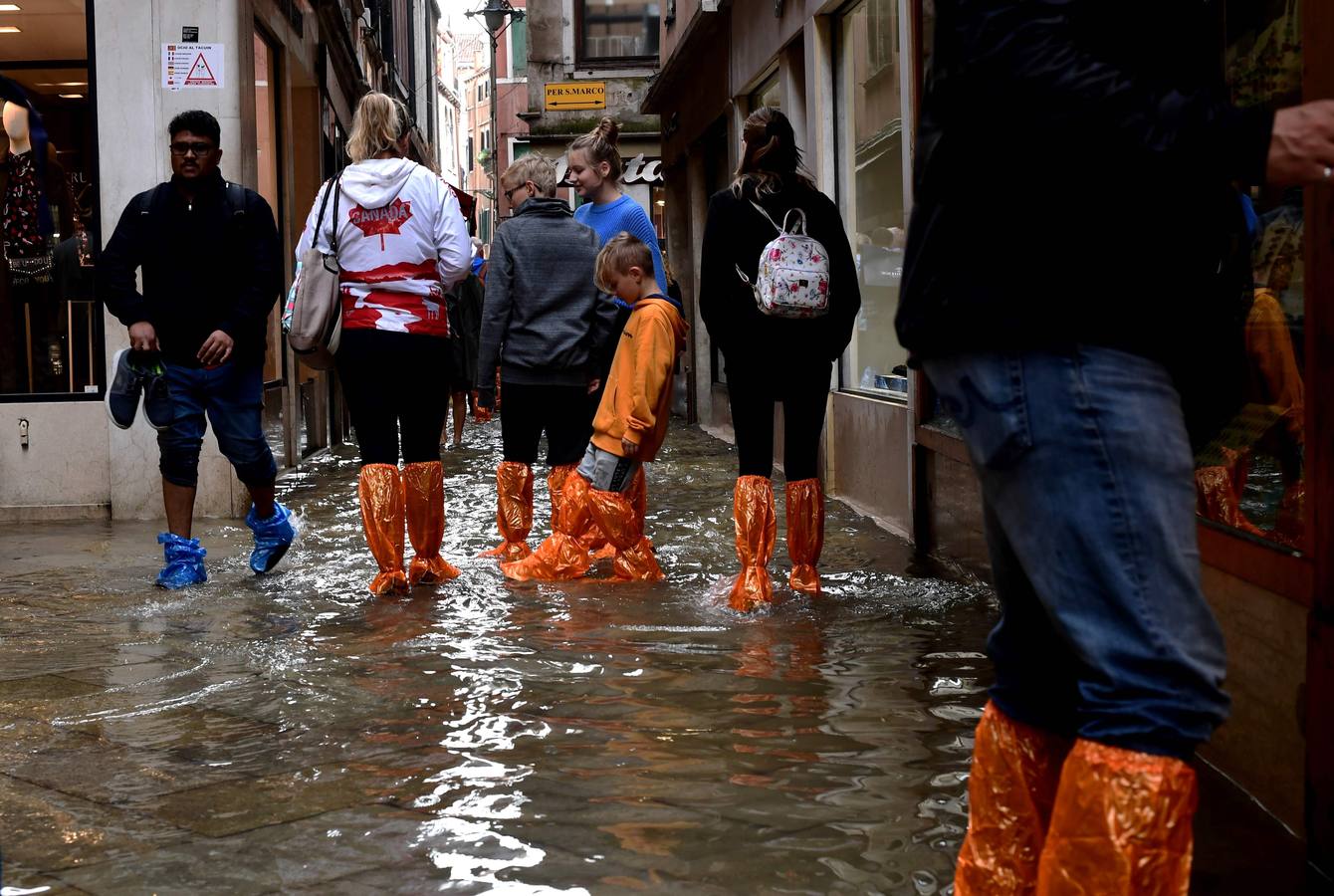 El agua alcanzó este lunes un nivel histórico en la ciudad debido al temporal que azota al país