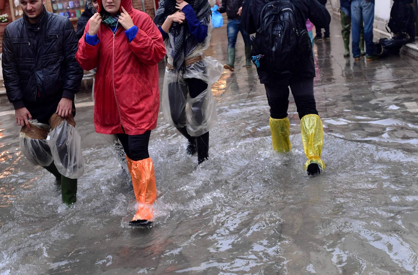 El agua alcanzó este lunes un nivel histórico en la ciudad debido al temporal que azota al país