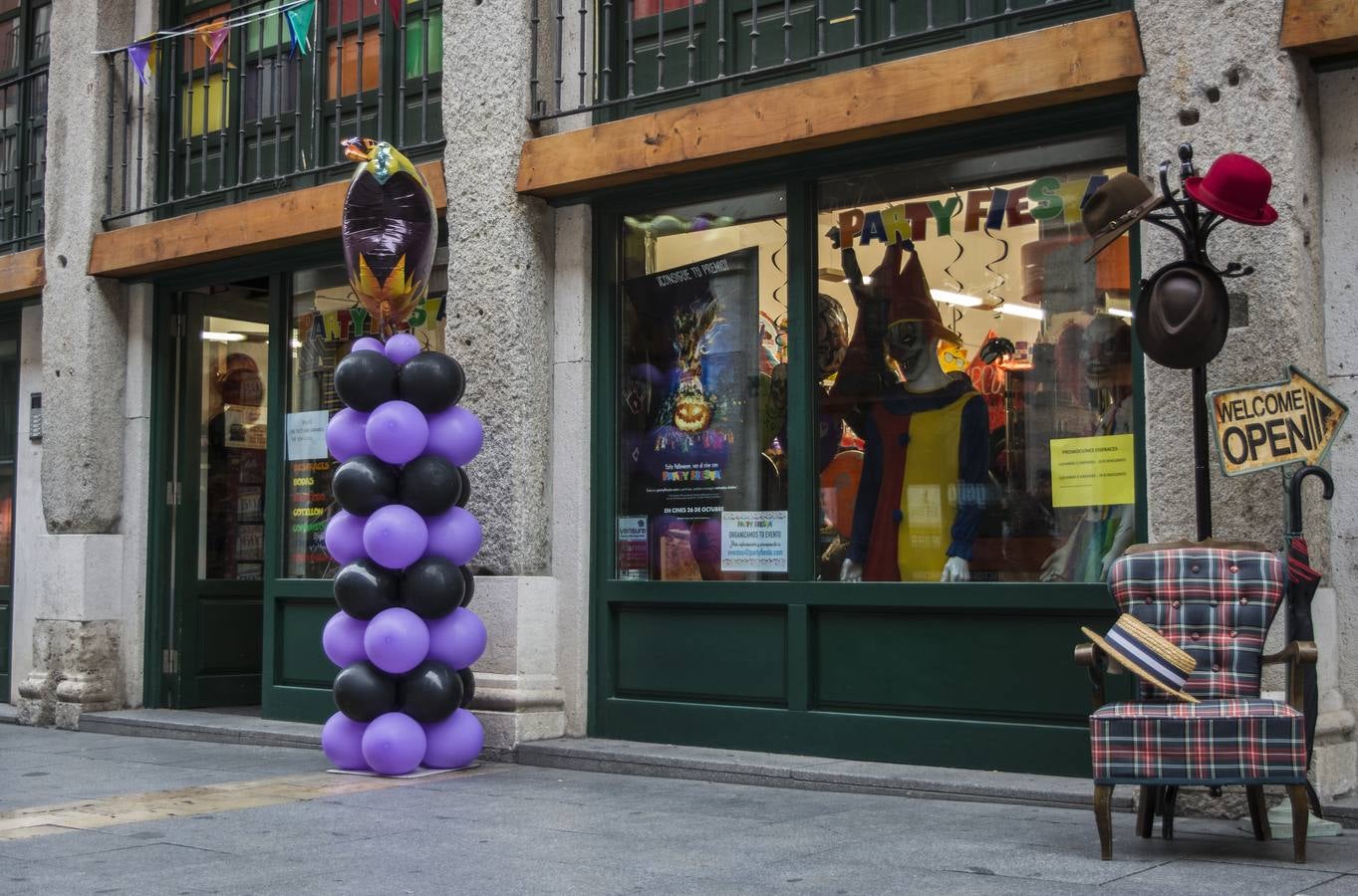 Fotos: El comercio vallisoletano se viste de Halloween