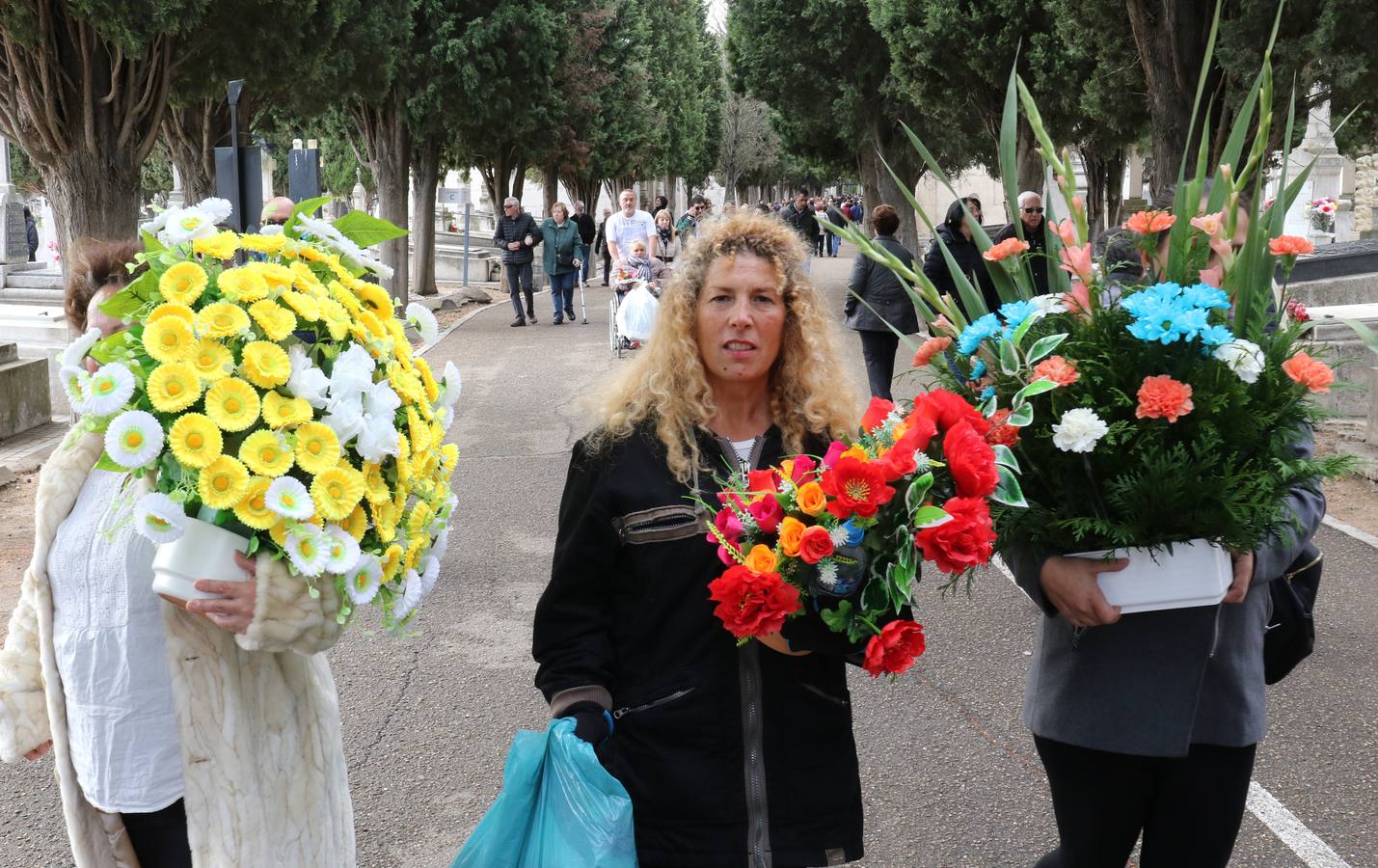 Fotos: Día de Todos los Santos en el cementerio de El Carmen de Valladolid