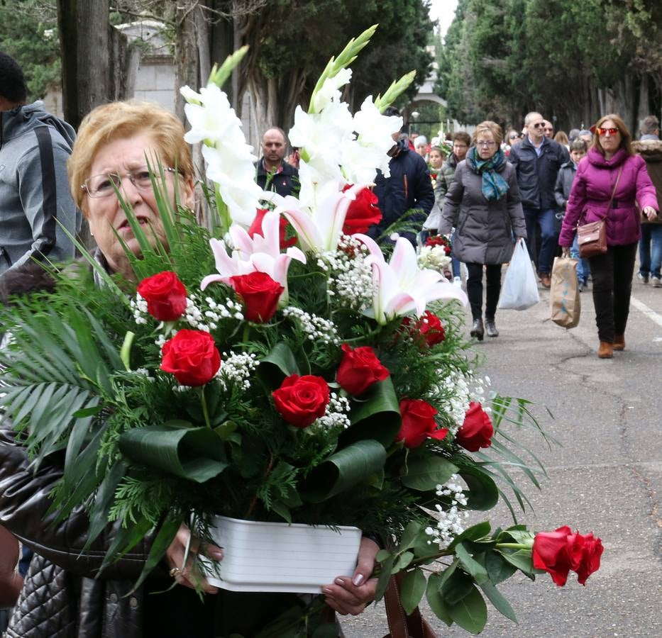 Fotos: Día de Todos los Santos en el cementerio de El Carmen de Valladolid