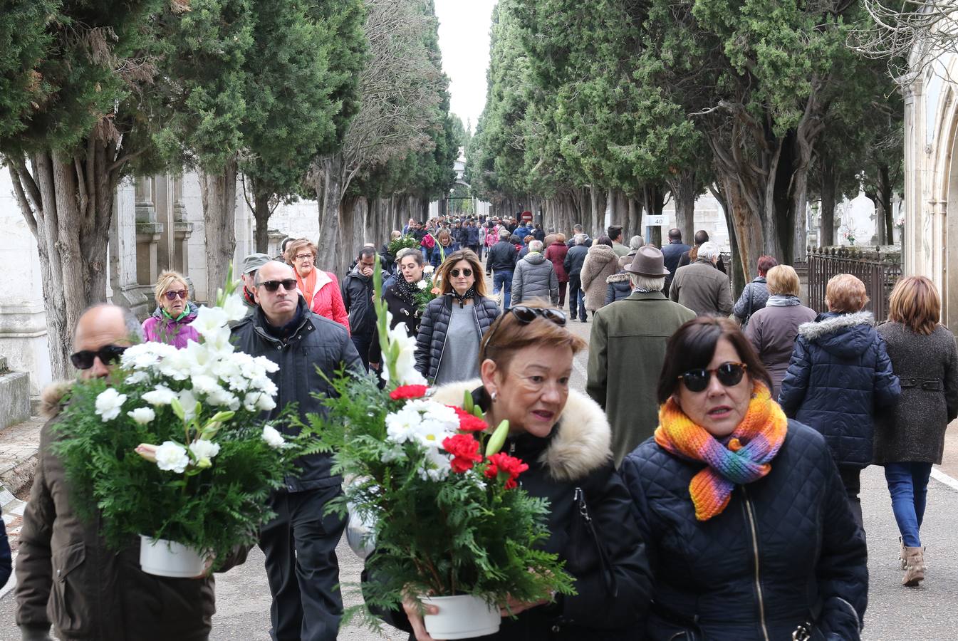 Fotos: Día de Todos los Santos en el cementerio de El Carmen de Valladolid