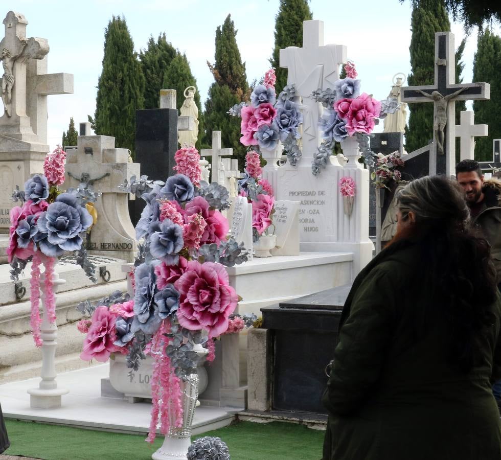 Fotos: Día de Todos los Santos en el cementerio de El Carmen de Valladolid