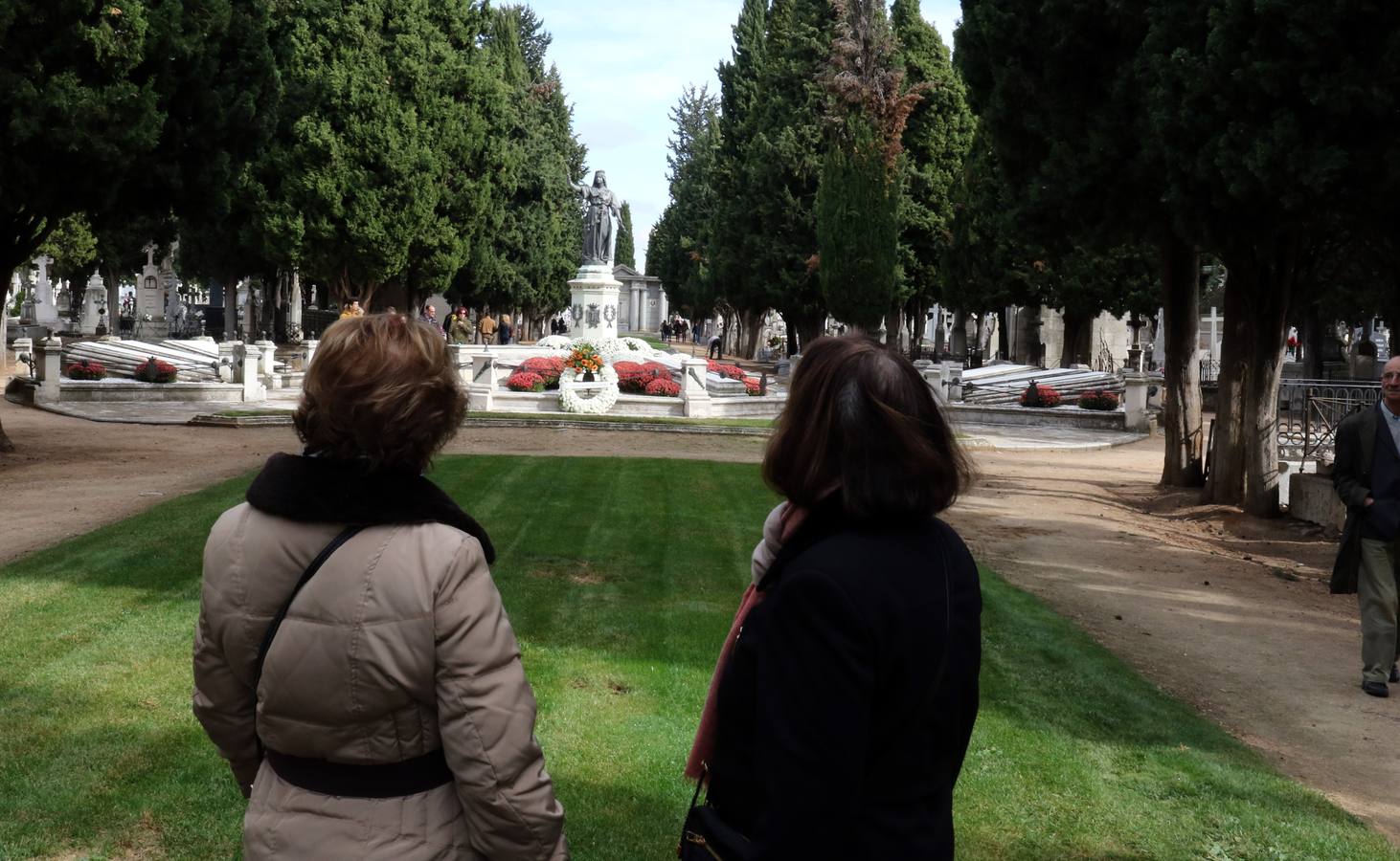 Fotos: Día de Todos los Santos en el cementerio de El Carmen de Valladolid