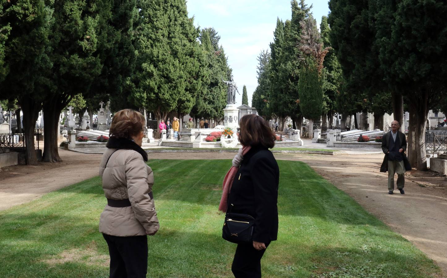 Fotos: Día de Todos los Santos en el cementerio de El Carmen de Valladolid