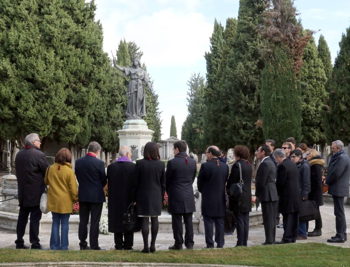 Fotos: Día de Todos los Santos en el cementerio de El Carmen de Valladolid