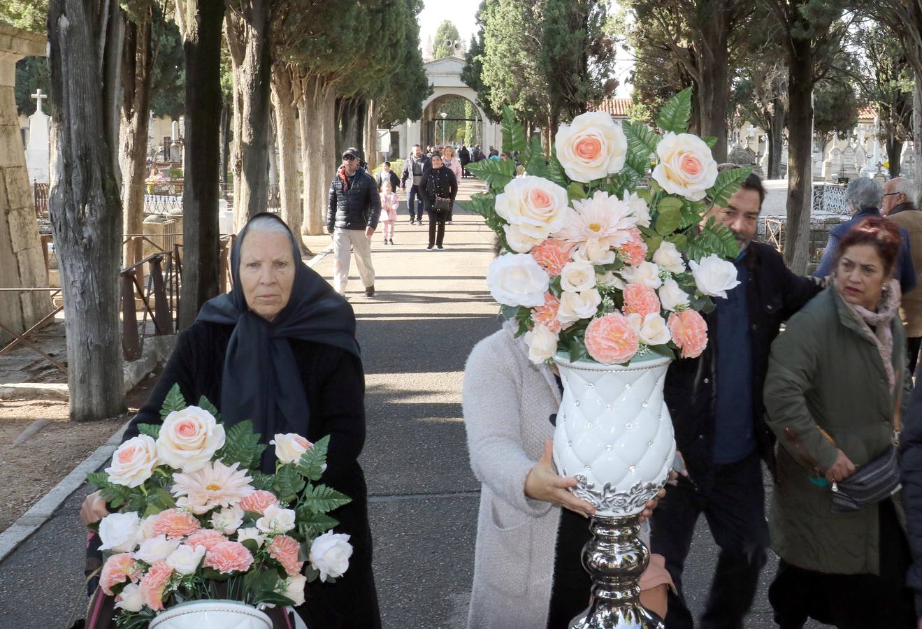 Fotos: Día de Todos los Santos en el cementerio de El Carmen de Valladolid