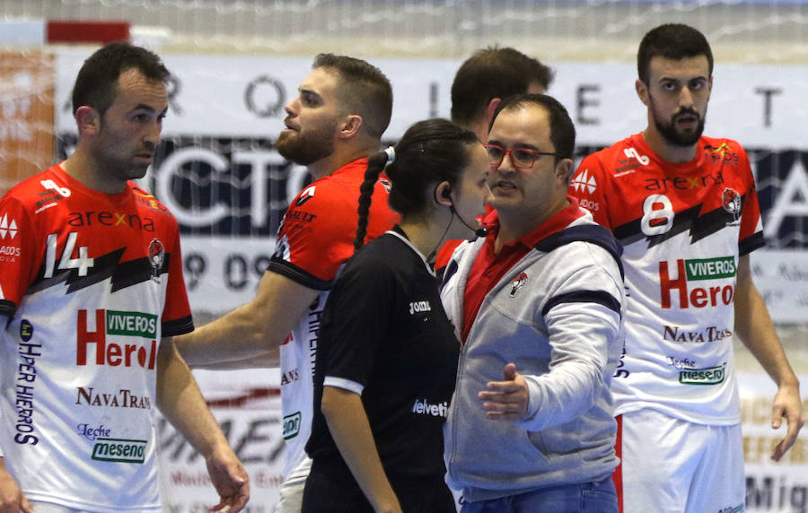 Fotos: Victoria del Balonmano Nava ante el Handball Bordils (30-21)