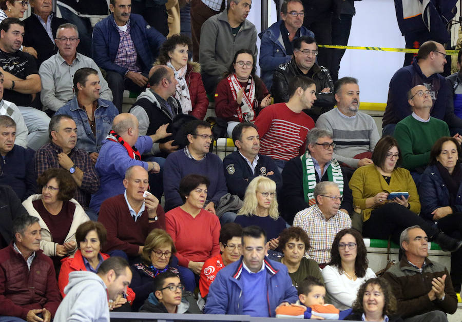 Fotos: Victoria del Balonmano Nava ante el Handball Bordils (30-21)
