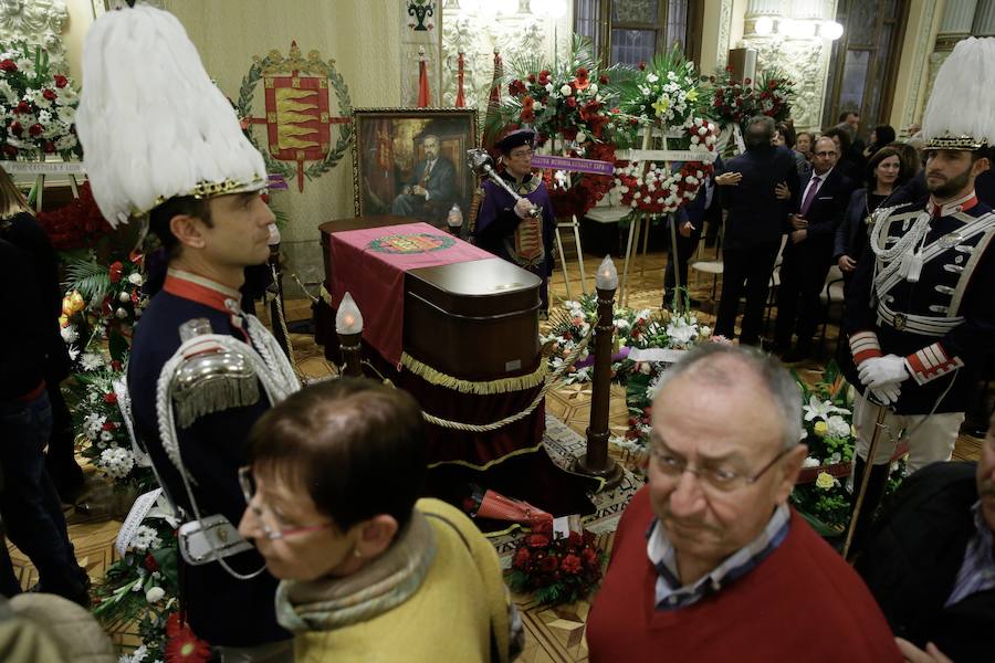 El Ayuntamiento de Valladolid acoge la capilla ardiente por el que fuera su alcalde entre 1979 y 1995